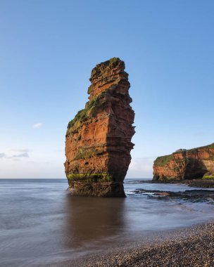 Devon En Ladram Bay plaj Çarpıcı gündoğumu manzara görüntü