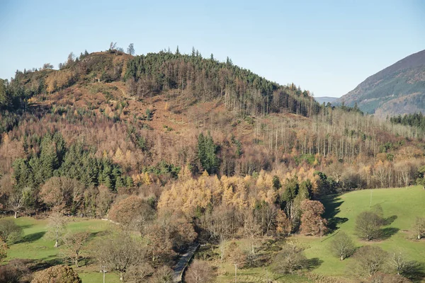 Catbells görünüm güzel sonbahar sonbahar manzara görüntü — Stok fotoğraf