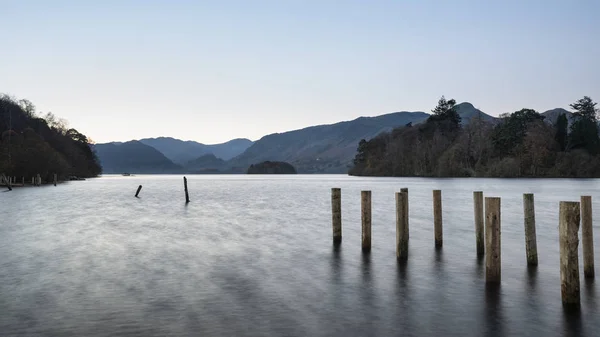 Stunning long exposure landscape image of Derwent Water in Lake — Stock Photo, Image
