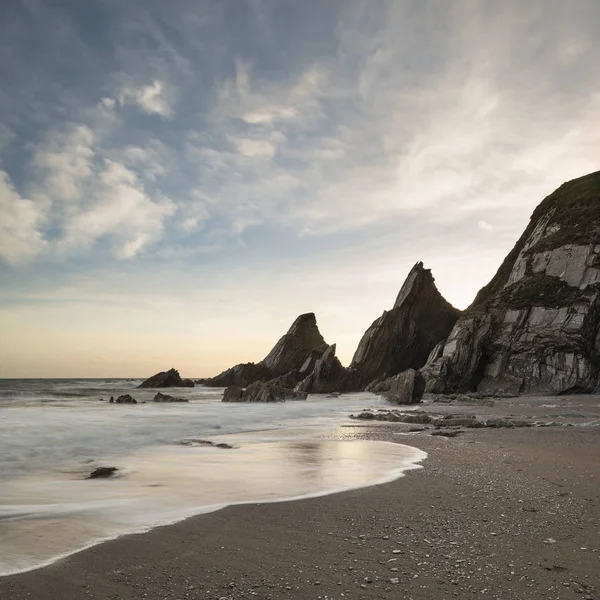 Superbe image de paysage de coucher de soleil de la plage de Westcombe dans le Devon Engl — Photo