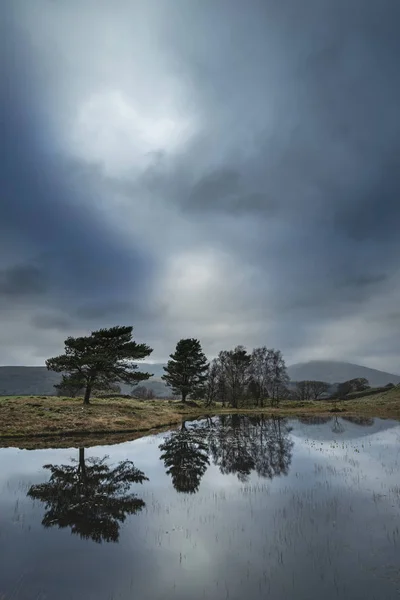 Et fantastisk landskapsbilde av dramatiske stormskyer over Kelly Hal. – stockfoto