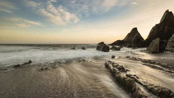 Splendida immagine del paesaggio al tramonto di Westcombe Beach nel Devon Engl — Foto Stock