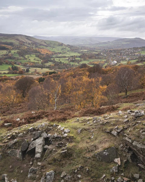 Atemberaubende Herbst-Landschaft Szene aus überraschender Sicht in Gipfel — Stockfoto