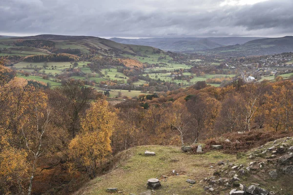 Impresionante escena de otoño paisaje de otoño desde la vista sorpresa en el pico —  Fotos de Stock