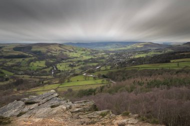 Englan Peak District Dramatik karamsar Kış manzara görüntü
