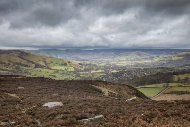 Englan Peak District Dramatik karamsar Kış manzara görüntü