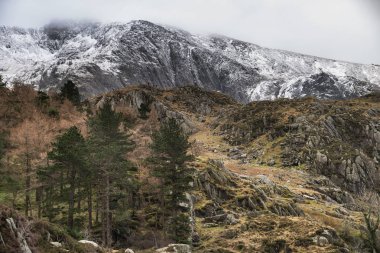 Beautiful moody landscape images of Ogwen Valley in Snowdonia du clipart