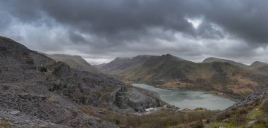 Dinorwig Kayrak Madeni ve snowcapped güzel manzara görüntü 