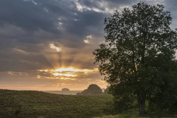 Oszałamiający inspirujący Summer Sunrise krajobraz obraz nad Engli — Zdjęcie stockowe