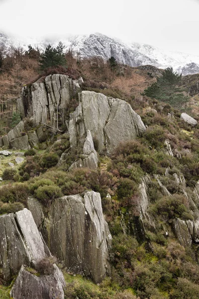 Hermosas imágenes del paisaje de mal humor del valle de Ogwen en Snowdonia du — Foto de Stock