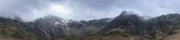 Stunning dramatic panoramic landscape image of snowcapped Glyder Stock Image