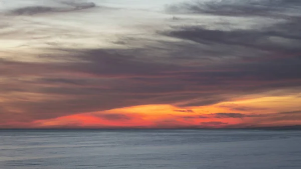 Schöne Sommer Landschaft Sonnenuntergang Bild von bunten lebendigen Himmel — Stockfoto