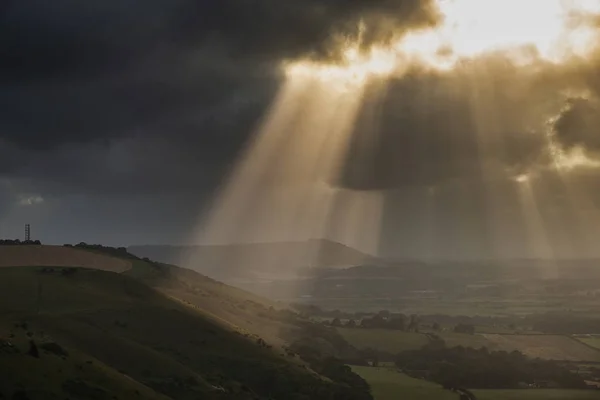 Stunning Summer landscape image of escarpment with dramatic stor — Stock Photo, Image