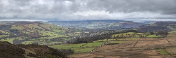 Englan Peak District Dramatik karamsar Kış manzara görüntü — Stok fotoğraf