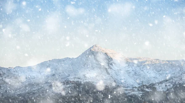 Vackra vinter soluppgång landskapet bilden av Mount Snowdon och ot — Stockfoto