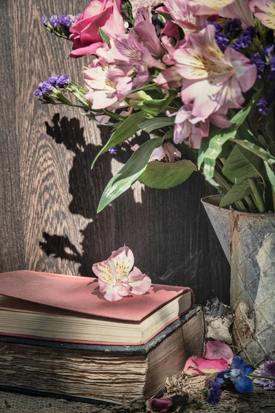 Bellissimo Look Vintage Applicato Romantico Fiore Giardino Paraphenalia Still Life — Foto Stock