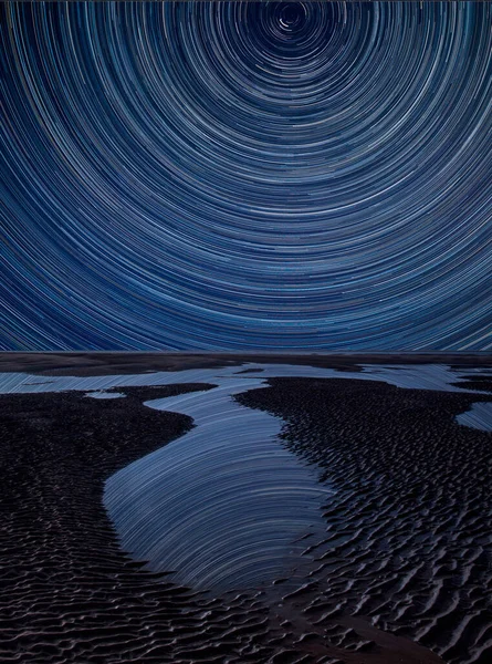 Kutup Yıldızı Etrafındaki Yıldız Izlerinin Dijital Kompozit Görüntüsü Güzel Yaz — Stok fotoğraf