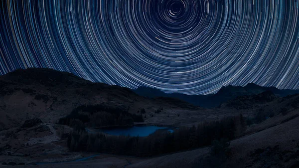 Kutup Yıldızı Etrafındaki Yıldız Izlerinin Dijital Kompozit Görüntüsü Birleşik Krallık — Stok fotoğraf
