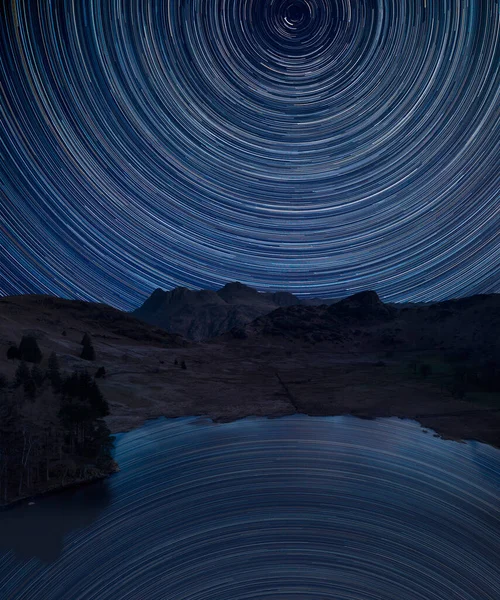 Polaris Etrafındaki Yıldız Izlerinin Dijital Kompozit Görüntüsü Blea Tarn Güneş — Stok fotoğraf