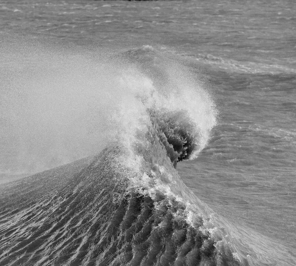 Fantastisk Bild Enskilda Vågbrytning Och Veck Våldsam Blåsig Storm Svart — Stockfoto