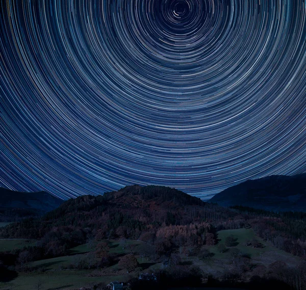 Image Composite Numérique Sentiers Étoilés Autour Polaris Avec Magnifique Paysage — Photo