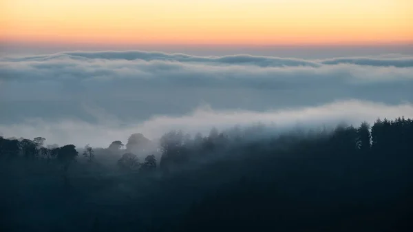 Image Paysage Épique Inversion Des Nuages Coucher Soleil Sur Parc — Photo