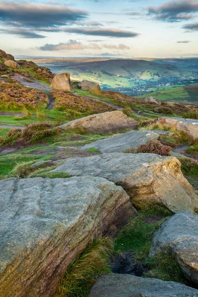 Oszałamiający Widok Panoramę Późnego Wrzosowiska Letniego Peak District Wokół Higger — Zdjęcie stockowe