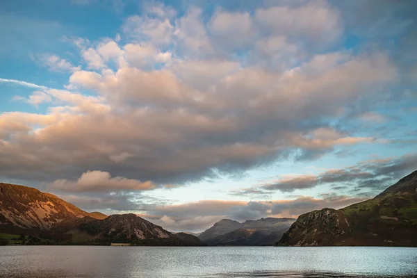 Maravillosa Imagen Del Paisaje Mirando Través Ennerdale Water Distrito Los — Foto de Stock