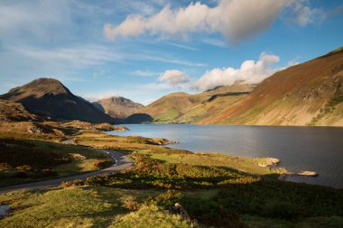 Lake District 'teki Wasdale Vadisi' nin şaşırtıcı bir görüntüsü. Scafell Pike, Great Gable ve Kirk Fell dağ sırasına bakıyor.
