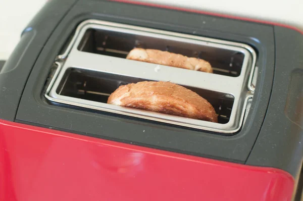 Toasts in toaster peer out — Stock Photo, Image