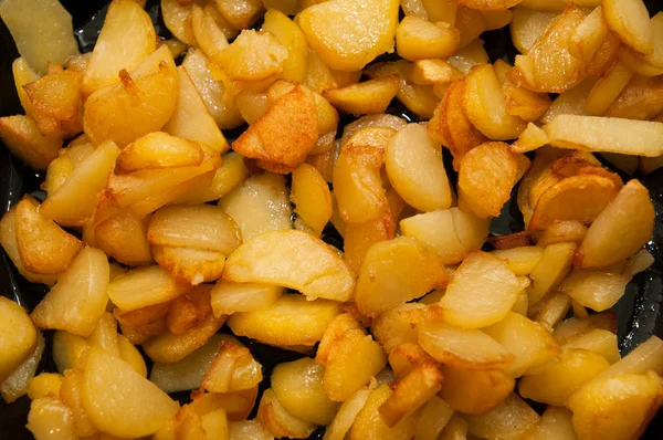 Bratkartoffeln Goldene Farbe Und Knusprig Auf Schwarzer Pfanne Stockbild