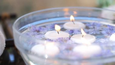 Su yanan mumlar. Spa bileşimi. 