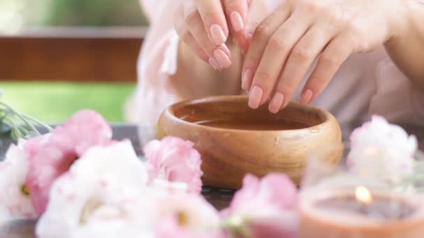 Traitement Spa Produit Pour Les Mains Féminines — Video