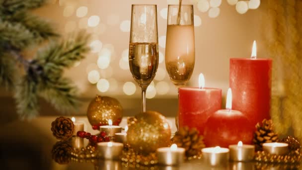 Karácsonyi és újévi ünnep beállítása pezsgővel. Ünnepe. Holiday dekorációk. 