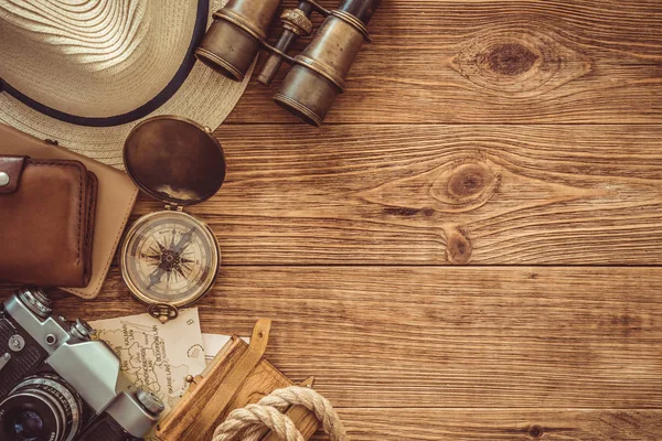 Görüntü kavramı, temel tatil öğeleri seyahat arıyorum. Retro etkisi.