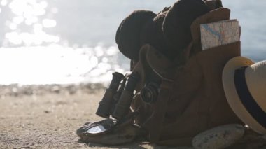 Görüntü kavramı, temel tatil öğeleri seyahat arıyorum. Deniz arka plan. Yakın çekim.