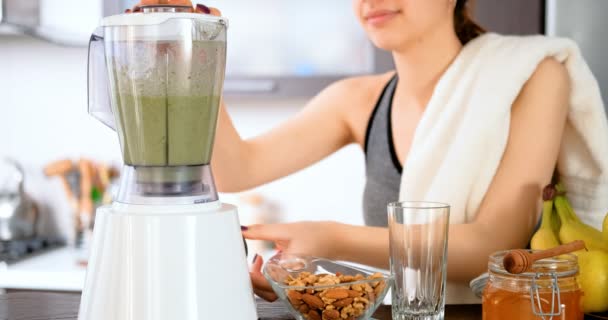 Cinemagraph Young Woman Making Green Juice Juice Machine Home Kitchen — Stock Video