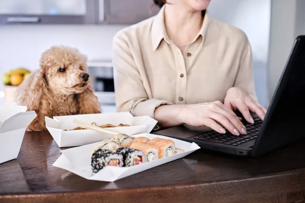 Young Freelancer Woman Tasting Asian Food Workplace Takeaway Delivery Service — Stock Photo, Image