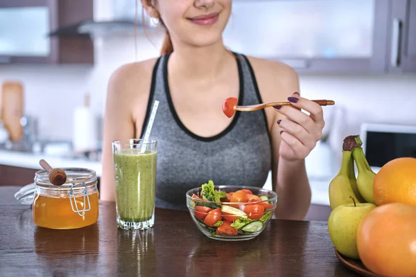 Young Woman Eating Salad Home Kitchen Workout — Stock Photo, Image