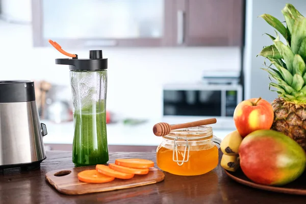 Green Smoothie Bottle Home Kitchen Concept Healthy Eating — Stock Photo, Image