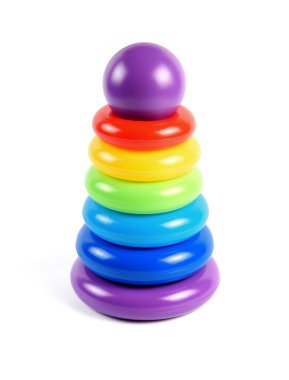 Beyaz üzerinde Izole parlak renkli plastik piramit oyuncaklar