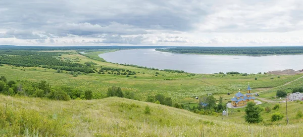 güzel bir Kama büyük Rus nehir manzarası