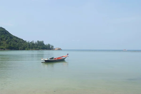 Hermoso paisaje marino wiht barco en Tailandia — Foto de Stock