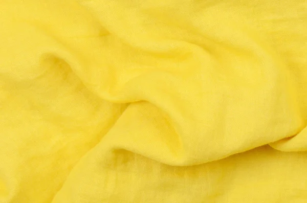 Stäng upp skrynkliga gul bomull tyg bakgrund — Stockfoto