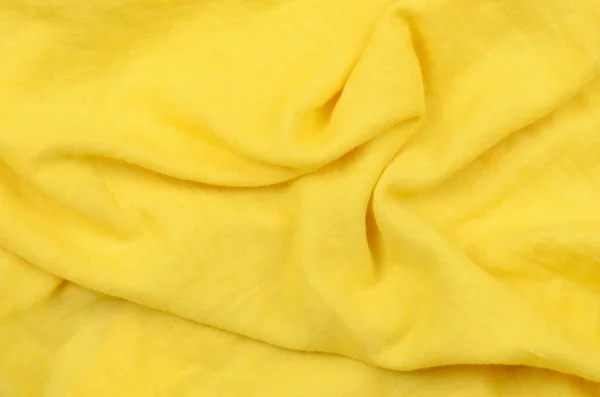 Close up crumpled amarelo tecido de algodão fundo — Fotografia de Stock