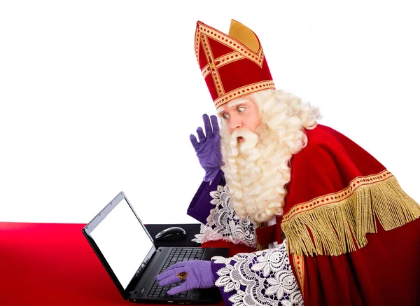 Sinterklaas Olhando Caderno Isolado Fundo Branco Caráter Holandês Papai Noel — Fotografia de Stock