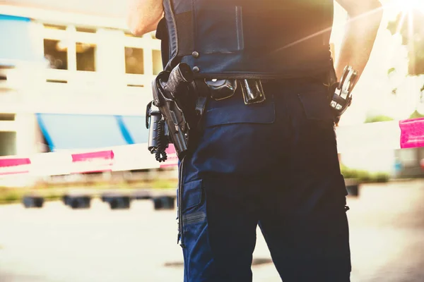 Polícia a investigar a cena do crime. — Fotografia de Stock