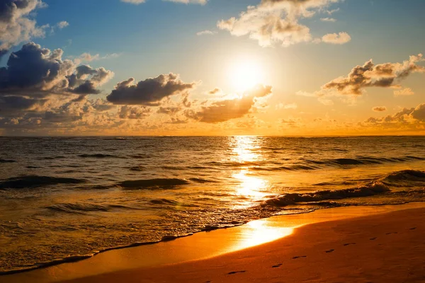 Landschaft Von Wunderschönen Tropischen Strand Phuket Thailand Sonnenaufgangsschuss — Stockfoto