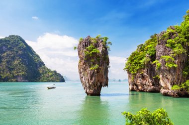 Tayland 'ın Phuket yakınlarındaki ünlü James Bond adası
