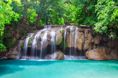 Derin yağmur ormanları jungle Şelalesi, Erawan şelale Ulusal Park Kanchanaburi Tayland